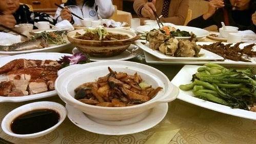 吃瓜人聚餐文案图片,共享欢乐时光——吃瓜人聚餐盛宴